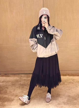 Black & Cream Color-Block Windbreaker Jacket view 5