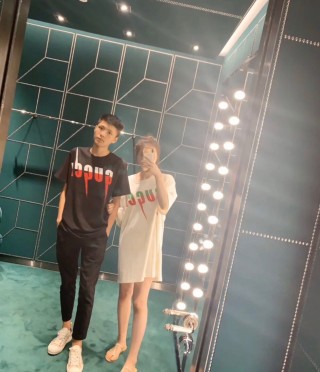 Black Oversized Graphic Logo T-Shirt Red Print view 5