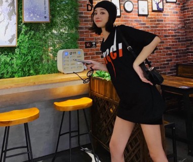 Black Oversized Graphic Logo T-Shirt Red Print view 7