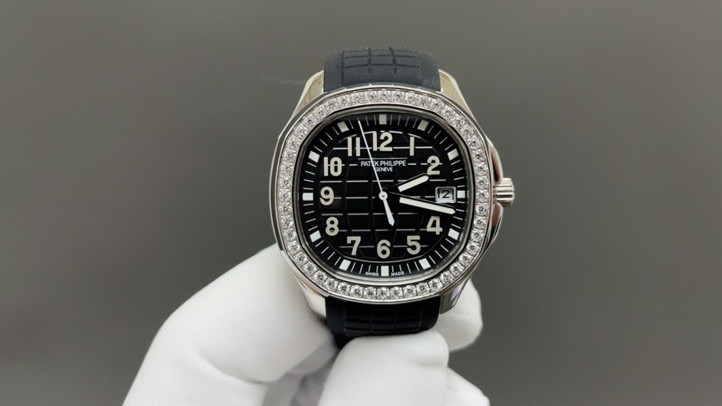 Patek Philippe Aquanaut Luce 5268 Diamond Bezel Black Dial