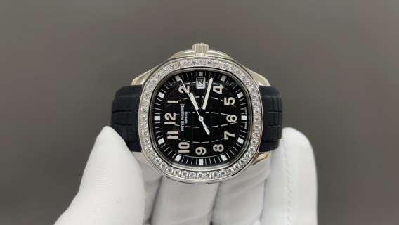 Patek Philippe Aquanaut Luce 5268 Diamond Bezel Black Dial view 2