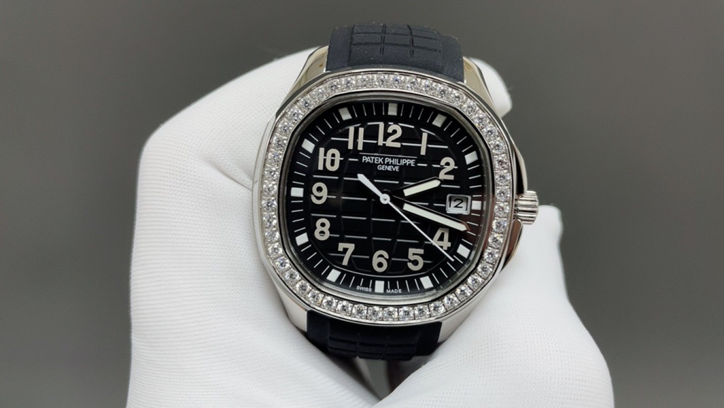 Patek Philippe Aquanaut Luce 5268 Diamond Bezel Black Dial view