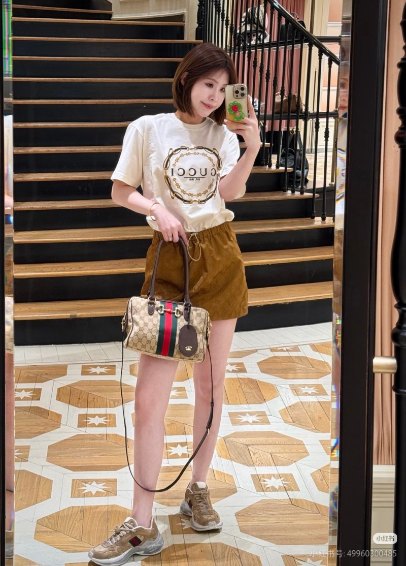 Gucci Logo Chain Circle T-Shirt Cream view