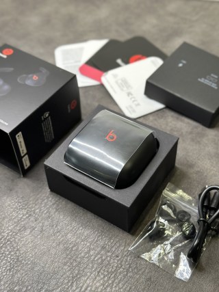 Beats Fit Pro True Wireless Earbuds - Black view 4