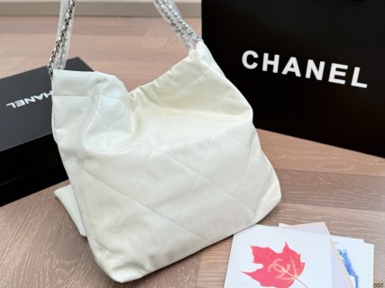Chanel 22 Quilted Cream Leather Shoulder Bag view 6
