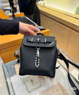 Louis Vuitton Twist Shoulder Bag Black view 2