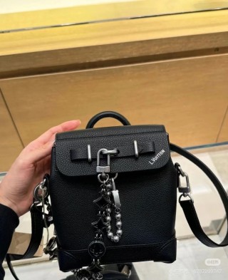 Louis Vuitton Twist Shoulder Bag Black view 3