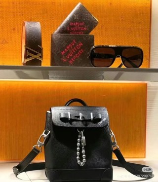 Louis Vuitton Twist Shoulder Bag Black view 4