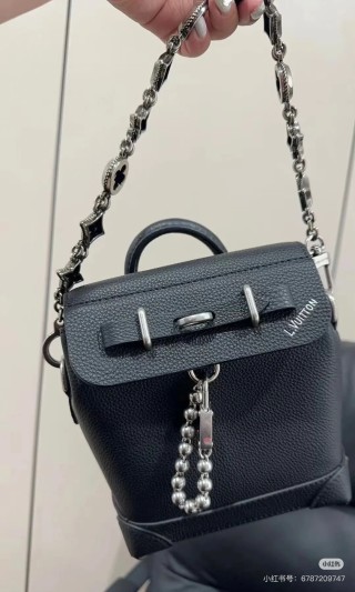 Louis Vuitton Twist Shoulder Bag Black view 5
