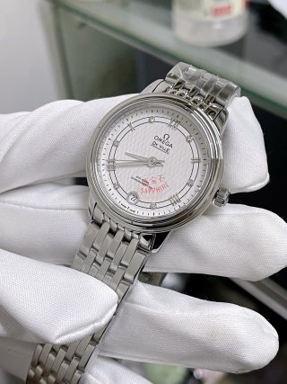 Omega DeVille Butterfly Mother-of-Pearl Quartz 32mm Watch view 2