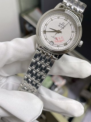 Omega DeVille Butterfly Mother-of-Pearl Quartz 32mm Watch view 3