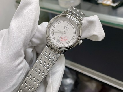 Omega DeVille Butterfly Mother-of-Pearl Quartz 32mm Watch view 6
