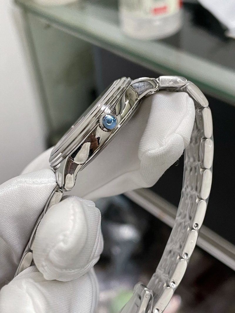 Omega DeVille Butterfly Mother-of-Pearl Quartz 32mm Watch view