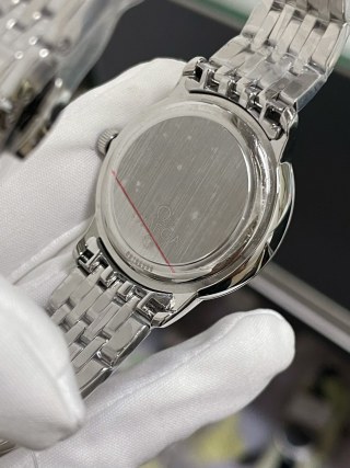 Omega DeVille Butterfly Mother-of-Pearl Quartz 32mm Watch view 8