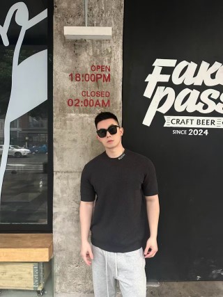 Gucci Black Crew Neck T-Shirt with Collar Logo view 5