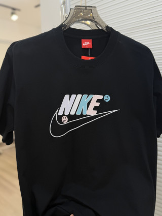 Nike Smiley Logo Short Sleeve T-Shirt White view 2