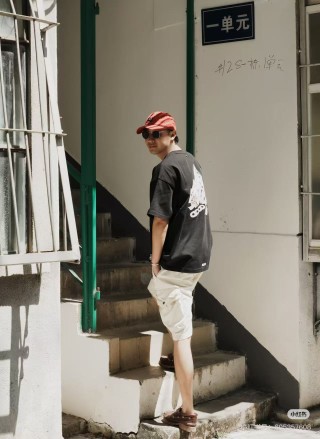 GOODBRAND Black Graphic T-Shirt view 4