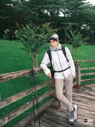 Beige Slim-Fit Casual Chino Pants view 4