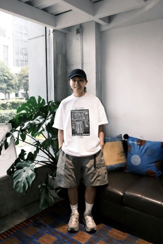 Welcome Graphic Print Short Sleeve T-Shirt Cream view 9