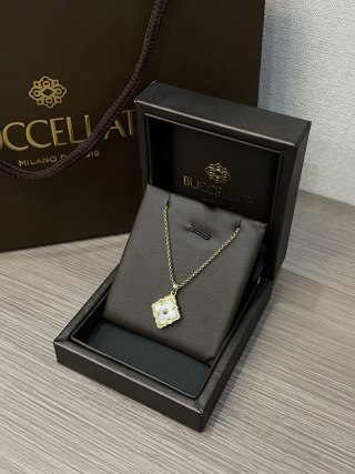 Buccellati Opera Tulle Four-Leaf Clover Gold Pendant Necklace