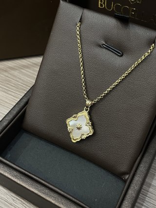 Buccellati Opera Tulle Four-Leaf Clover Gold Pendant Necklace view 2