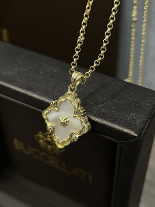 Buccellati Opera Tulle Four-Leaf Clover Gold Pendant Necklace view 6