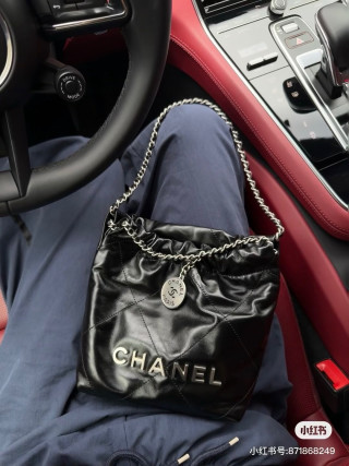Chanel 22 Mini Bag Black Leather Pearl Chain view 10