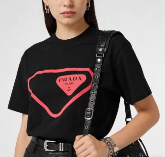 Prada Black Heart Logo T-Shirt Red Print