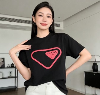 Prada Black Heart Logo T-Shirt Red Print view 7