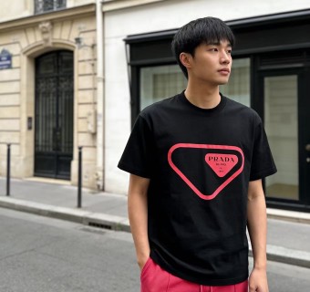 Prada Black Heart Logo T-Shirt Red Print view 9
