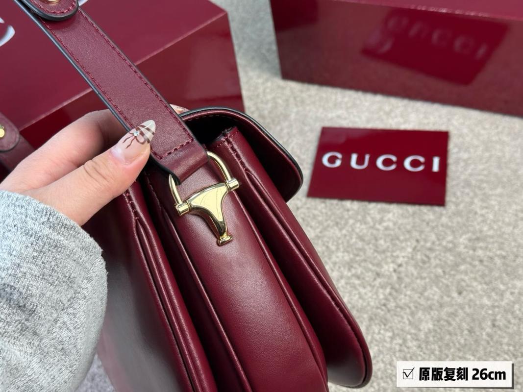 Gucci 1955 Horsebit Shoulder Bag - Burgundy Red view