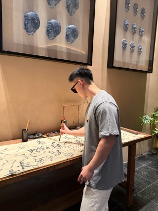 Dior Bee Embroidered Grey T-Shirt view 3