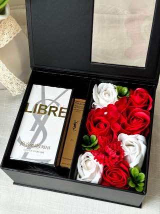 YSL Libre Rose Gold Gift Set with Eternal Flowers view 3