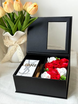 YSL Libre Rose Gold Gift Set with Eternal Flowers view 4