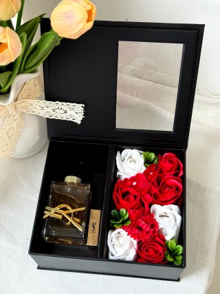 YSL Libre Rose Gold Gift Set with Eternal Flowers view 5
