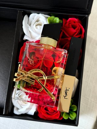 YSL Libre Rose Gold Gift Set with Eternal Flowers view 7
