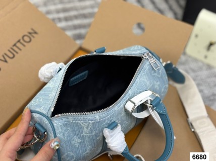 Louis Vuitton Denim Pillow Bag Blue view 9