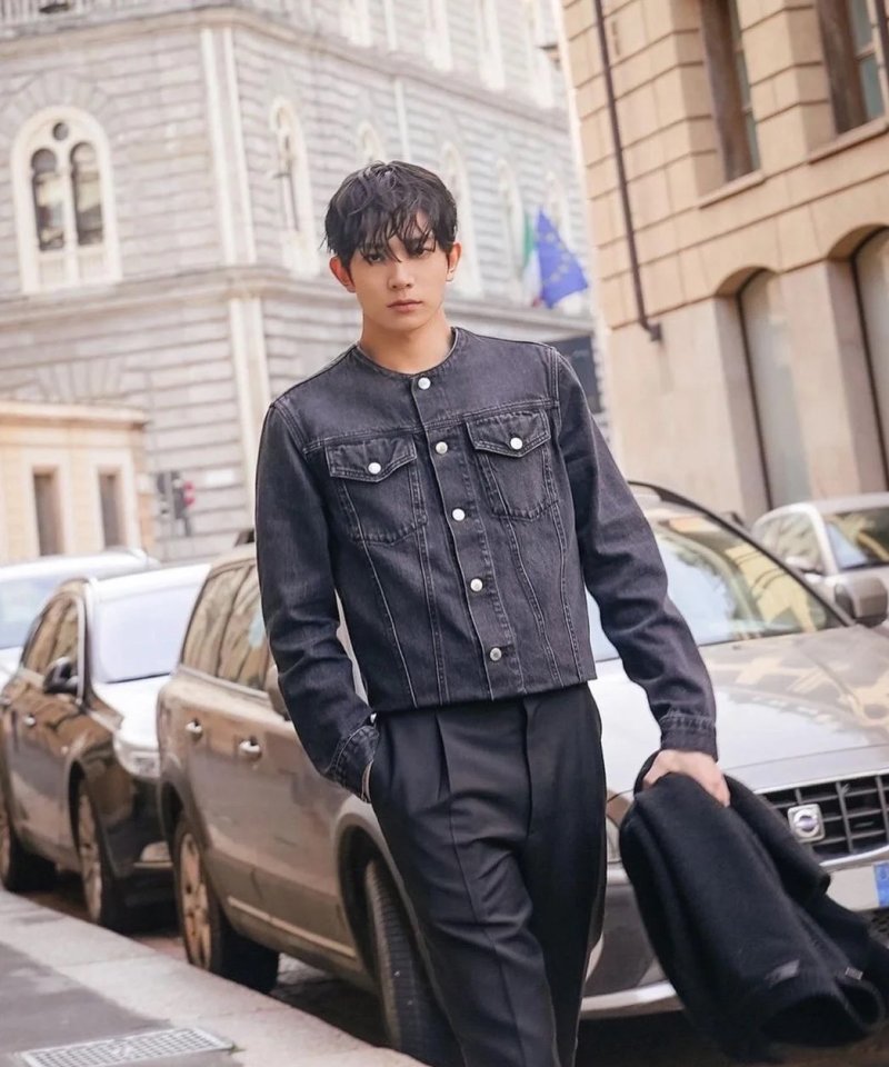 Black Denim Jacket - Classic Cropped Fit