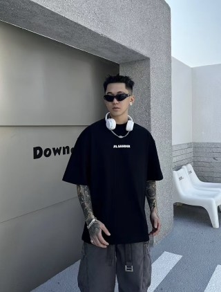 Black Oversized Short Sleeve T-Shirt with Red Heart Print view 8