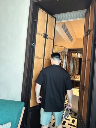 Thom Browne Black Pocket T-Shirt with Signature Stripe view 6