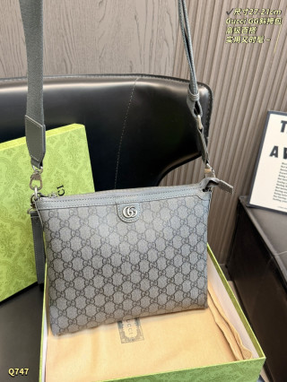 Gucci GG Supreme Grey Messenger Bag view 2