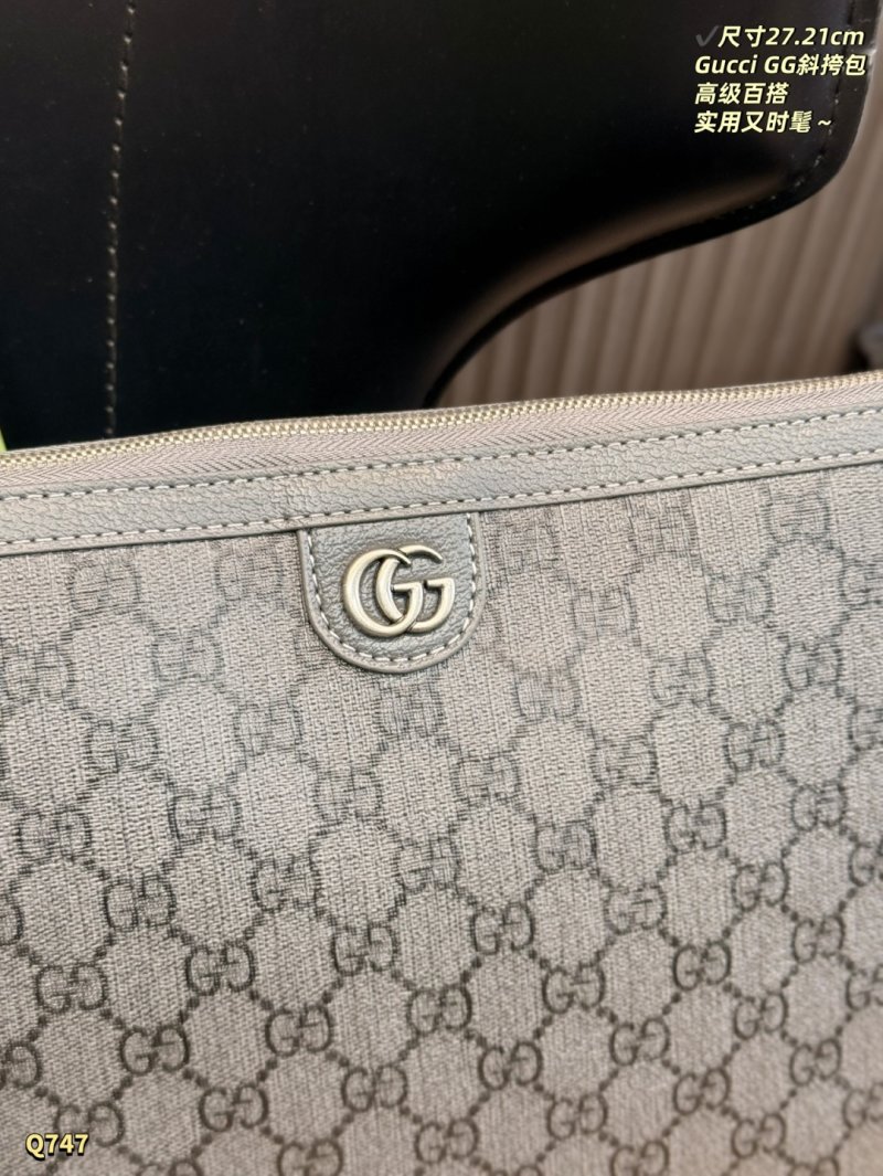 Gucci GG Supreme Grey Messenger Bag view