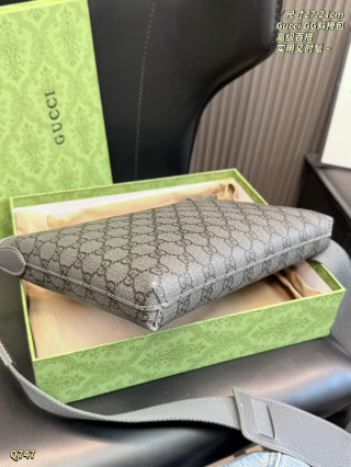 Gucci GG Supreme Grey Messenger Bag view 8