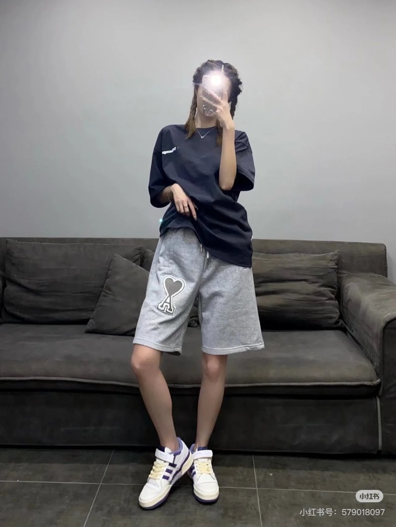 AMI Heart Embroidered Logo Shorts Grey view