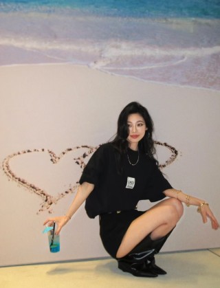 Black Oversized Short Sleeve T-Shirt with Label Detail view 3