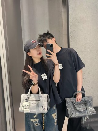 Black Oversized Short Sleeve T-Shirt with Label Detail view 4
