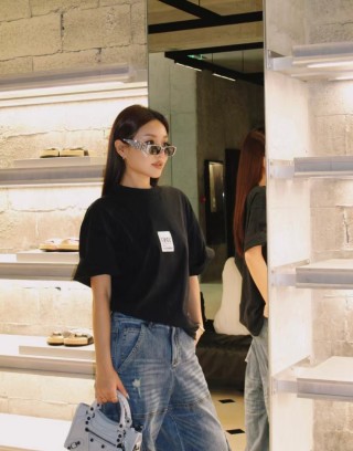 Black Oversized Short Sleeve T-Shirt with Label Detail view 5