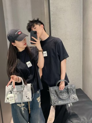 Black Oversized Short Sleeve T-Shirt with Label Detail view 6