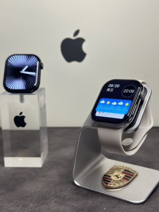 Apple Watch S10 46mm Titanium Silver Replica view 4