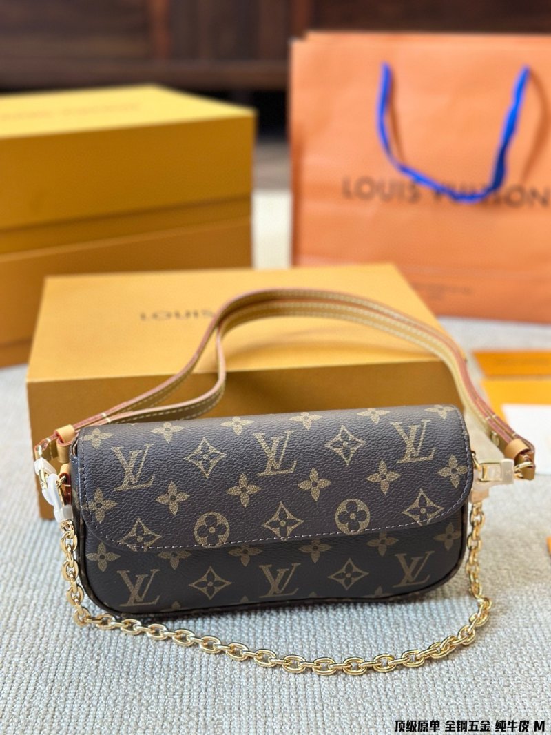 Louis Vuitton Wallet on Chain Ivy Shoulder Bag Monogram view